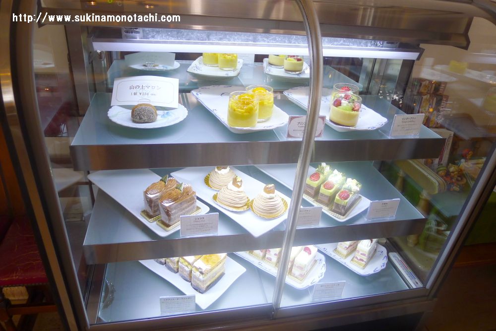 山の上ホテルコーヒーパーラーヒルトップのショーケース